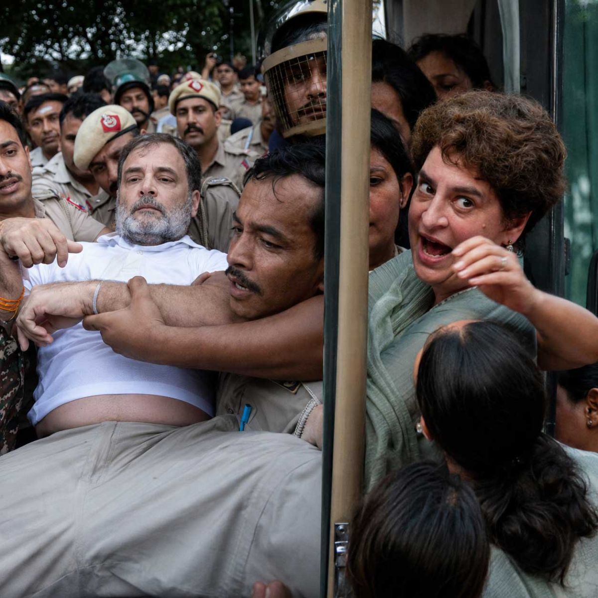 Unfolding the High-Security Drama: How a Calculated Deception Led to Unprecedented Chaos Outside 7 Lok Kalyan Marg