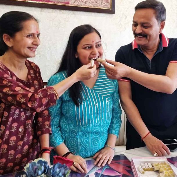 Neeti Agarwal, Daughter of Wealthy Tea Vendor, Claims EWS Spot in UPSC's Final Attempt