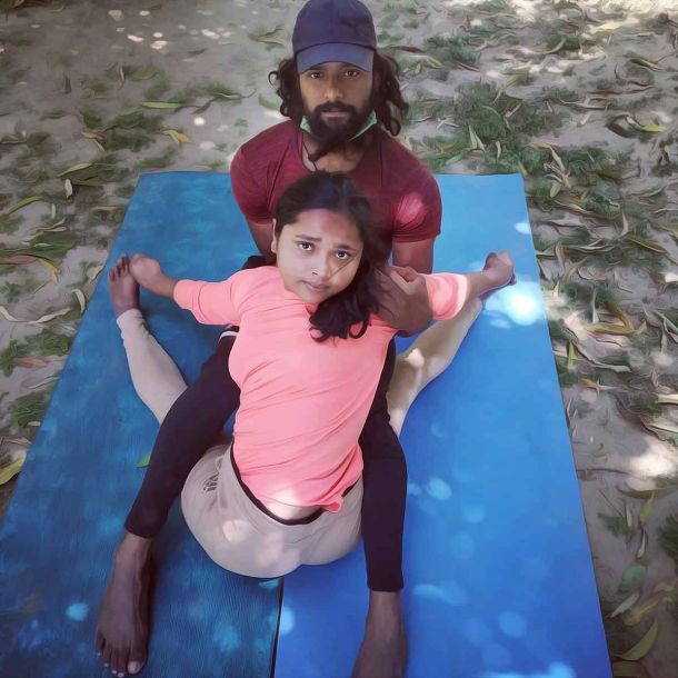 Objectionable Poses, Vulgar Thumbnails, Random Humping and More: ‘Yoga Teacher’ Suhail Ansari Back in the Business of Perversion Months After Saying Sorry