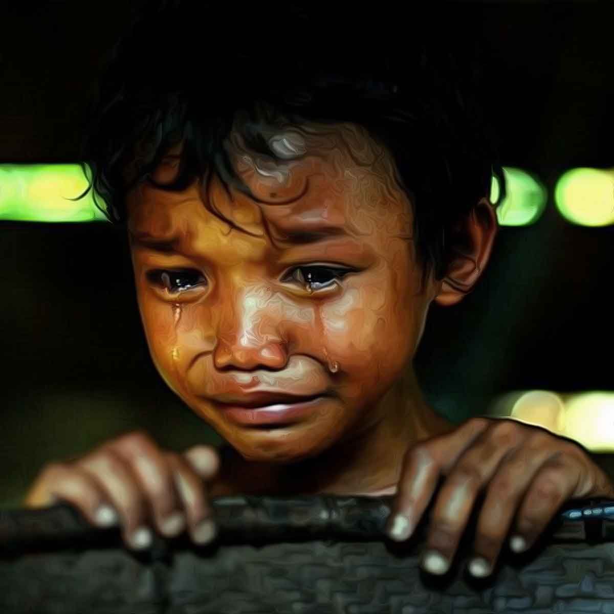 Плачущий бедный ребенок